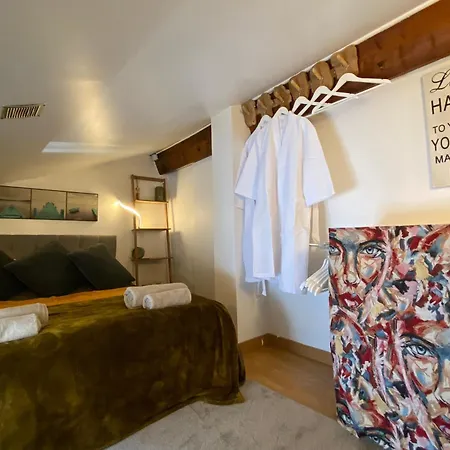 Number 1 Place Pyrene, 2 Bedroom Duplex, Luxury Apartment *