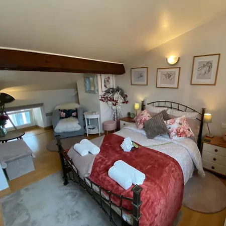 Number 1 Place Pyrene, 2 Bedroom Duplex, Luxury * Foix