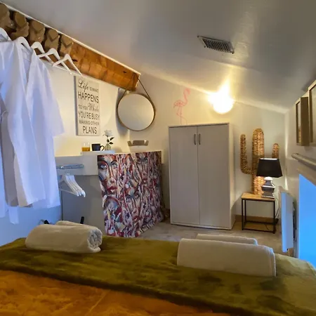 Lejlighed Number 1 Place Pyrene, 2 Bedroom Duplex, Luxury *