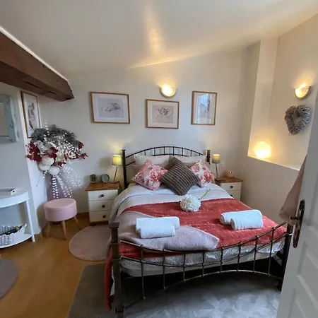 Appartamento Number 1 Place Pyrene, 2 Bedroom Duplex, Luxury *