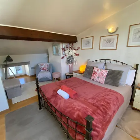 Number 1 Place Pyrene, 2 Bedroom Duplex, Luxury Lejlighed