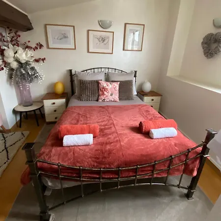 Number 1 Place Pyrene, 2 Bedroom Duplex, Luxury Appartement