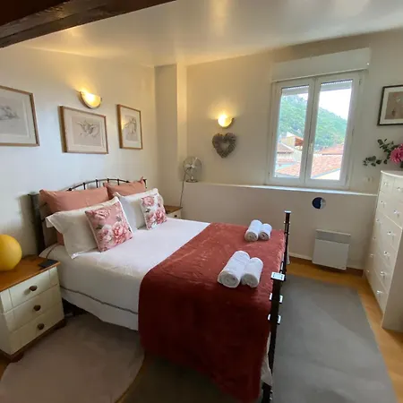 Number 1 Place Pyrene, 2 Bedroom Duplex, Luxury Appartement *