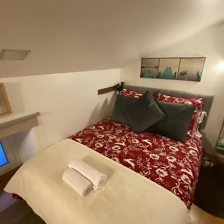 Number 1 Place Pyrene, 2 Bedroom Duplex, Luxury Appartement Foix