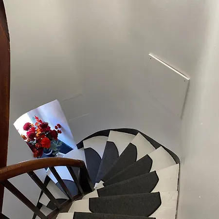 Number 1 Place Pyrene, 2 Bedroom Duplex, Luxury Appartement *