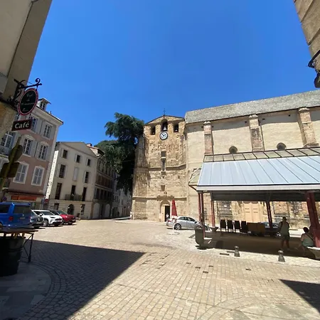 Number 1 Place Pyrene, 2 Bedroom Duplex, Luxury Appartement *