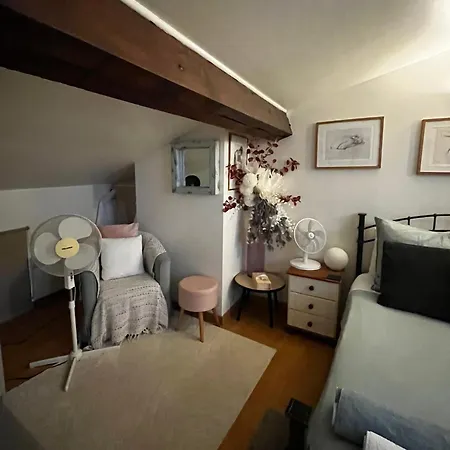 Number 1 Place Pyrene, 2 Bedroom Duplex, Luxury Appartement Foix